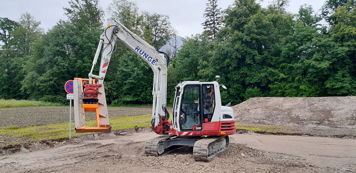 Takeuchi TB 290 mit Planierbalken